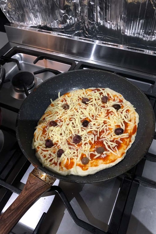 Food Technology Online: Pan Pizza Making